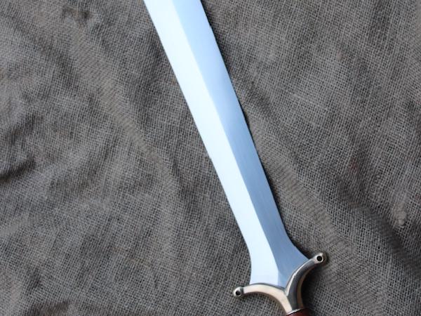 凯尔特人形柄剑