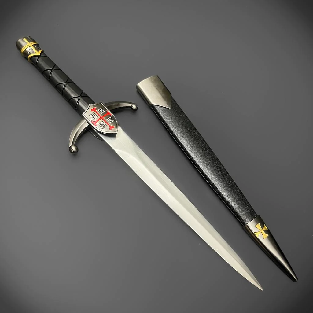 大盔十字军匕首