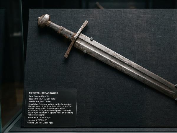 华莱士典藏 XIII 型阔剑