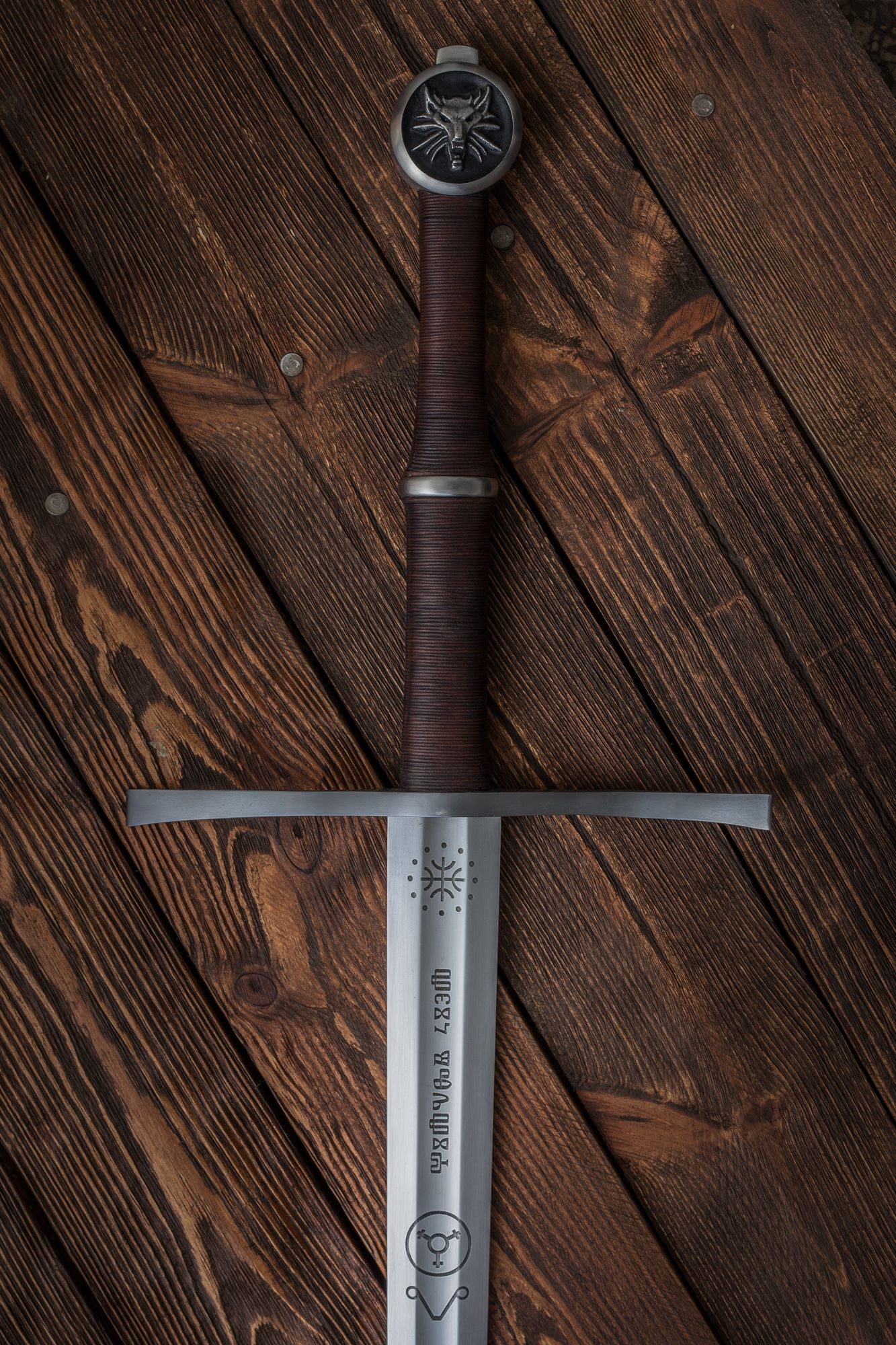 猎魔人狼学派钢剑